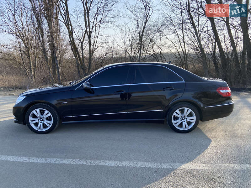 Седан Mercedes-Benz E-Class 2011 в Могилев-Подольске
