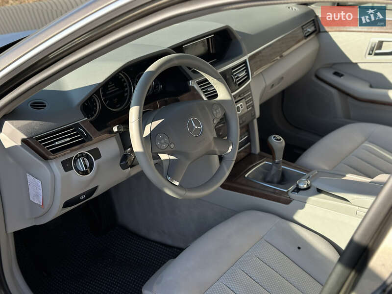 Седан Mercedes-Benz E-Class 2012 в Рівному