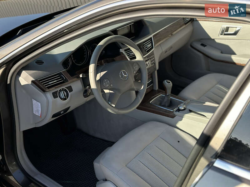 Седан Mercedes-Benz E-Class 2012 в Рівному