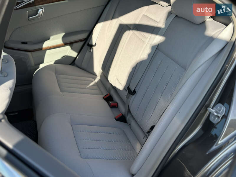 Седан Mercedes-Benz E-Class 2012 в Рівному