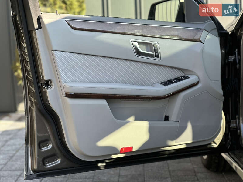 Седан Mercedes-Benz E-Class 2012 в Рівному