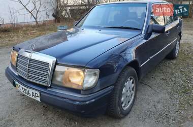 Седан Mercedes-Benz E-Class 1990 в Стрию