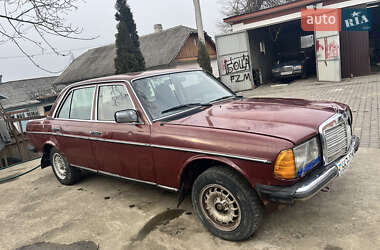 Седан Mercedes-Benz E-Class 1983 в Чернівцях