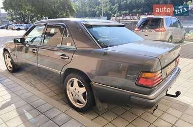 Седан Mercedes-Benz E-Class 1989 в 