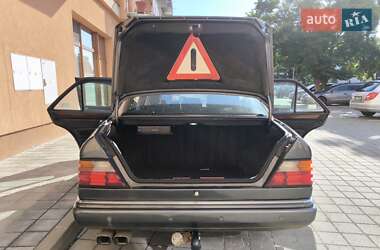 Седан Mercedes-Benz E-Class 1989 в 
