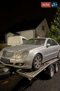 Седан Mercedes-Benz E-Class 2006 в Ровно