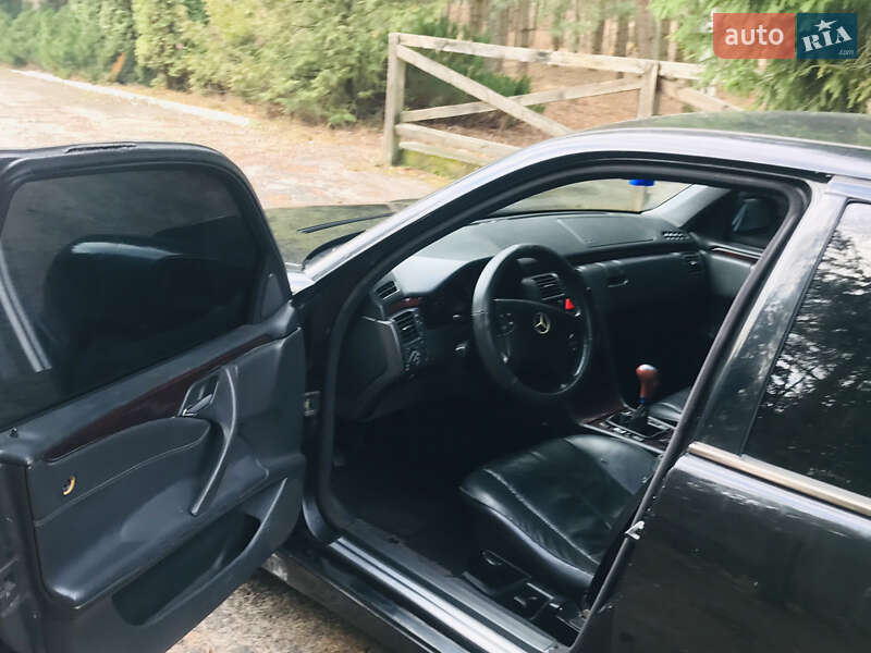 Седан Mercedes-Benz E-Class 2001 в Владимирце
