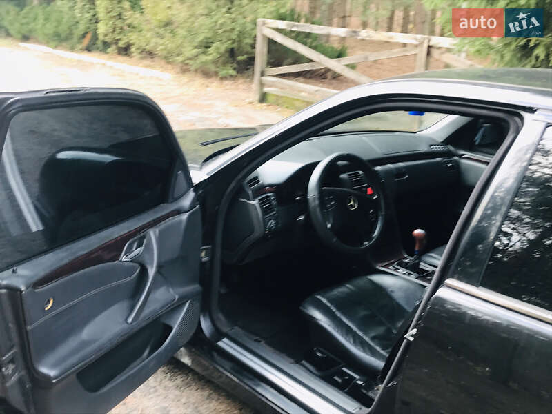 Седан Mercedes-Benz E-Class 2001 в Владимирце