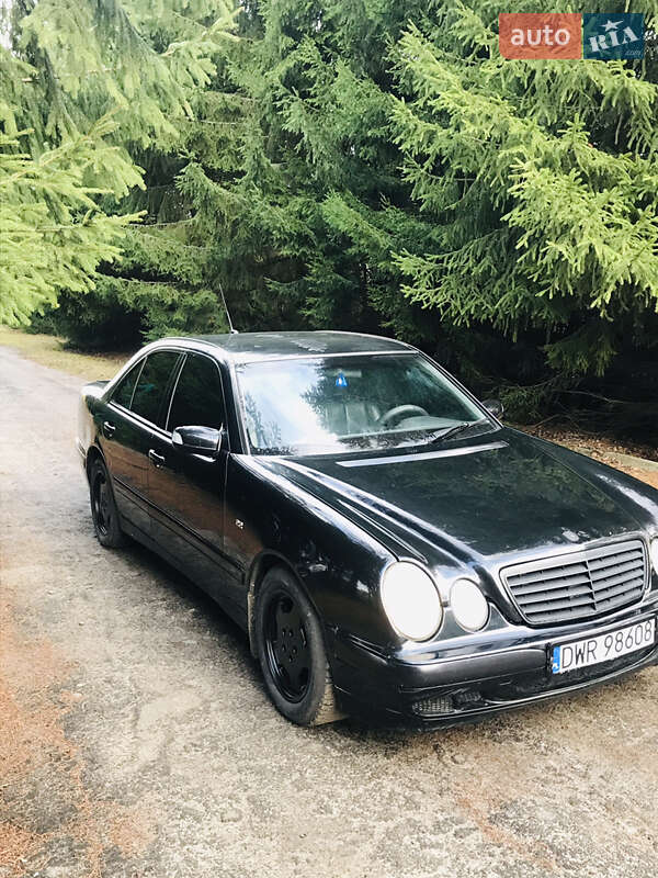 Седан Mercedes-Benz E-Class 2001 в Владимирце