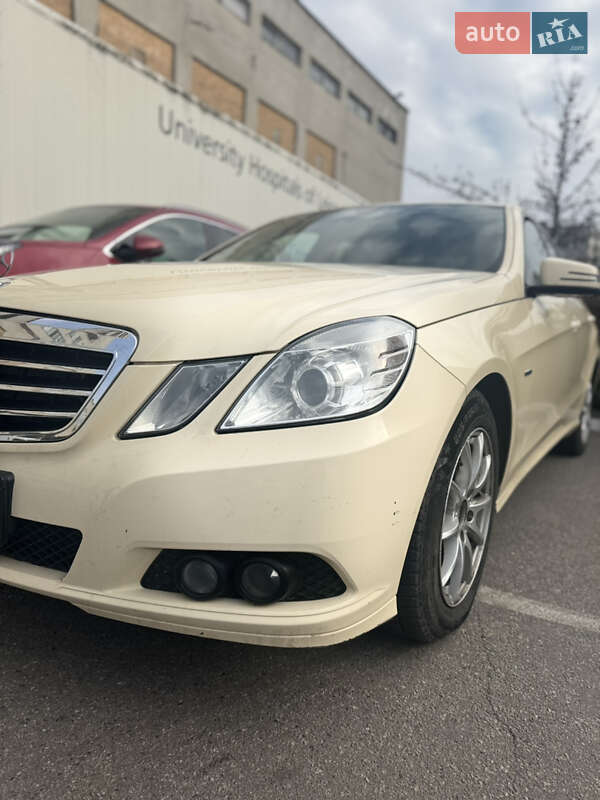 Седан Mercedes-Benz E-Class 2010 в Белой Церкви