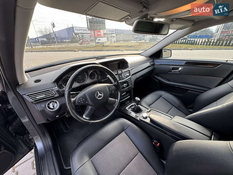 Седан Mercedes-Benz E-Class 2011 в Черновцах