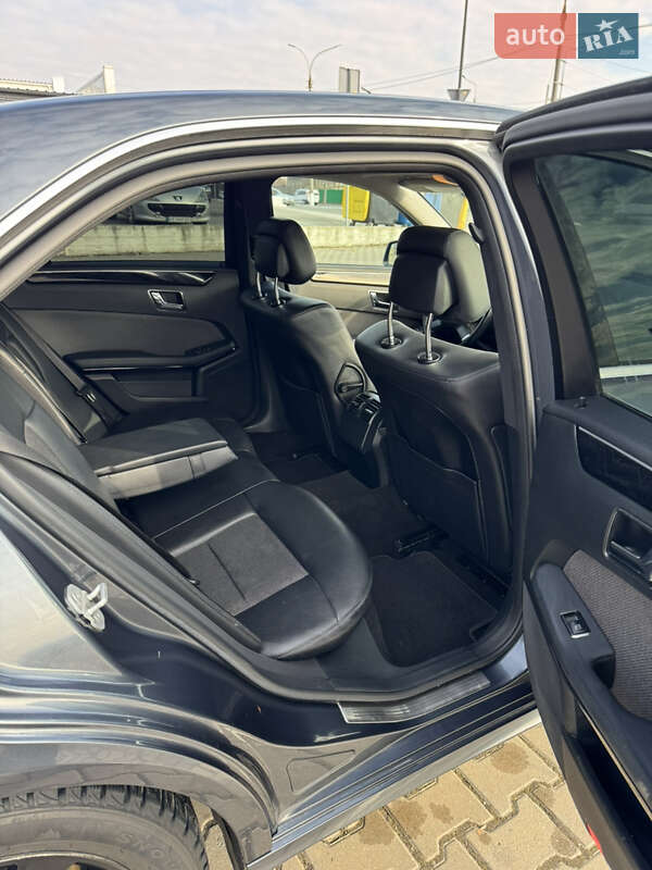 Седан Mercedes-Benz E-Class 2011 в Черновцах