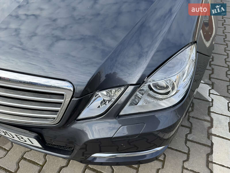 Седан Mercedes-Benz E-Class 2011 в Черновцах
