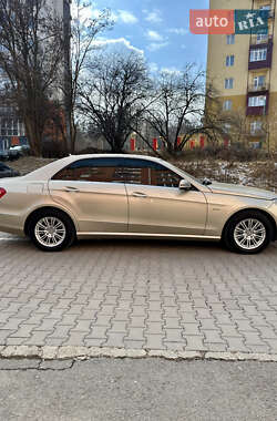 Седан Mercedes-Benz E-Class 2010 в Чернівцях