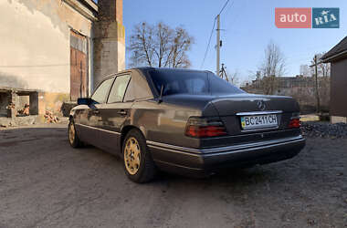 Седан Mercedes-Benz E-Class 1995 в Ровно