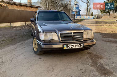 Седан Mercedes-Benz E-Class 1995 в Ровно