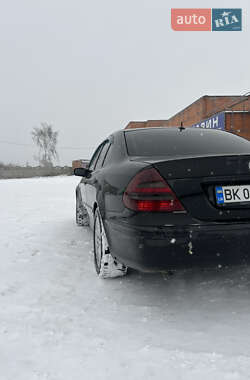 Седан Mercedes-Benz E-Class 2004 в 