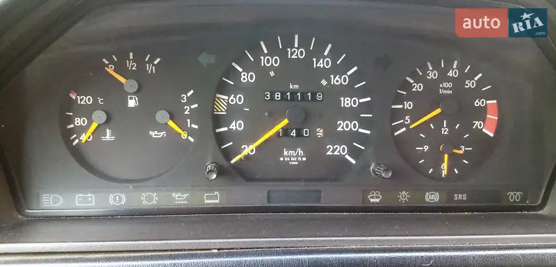 Седан Mercedes-Benz E-Class 1988 в 