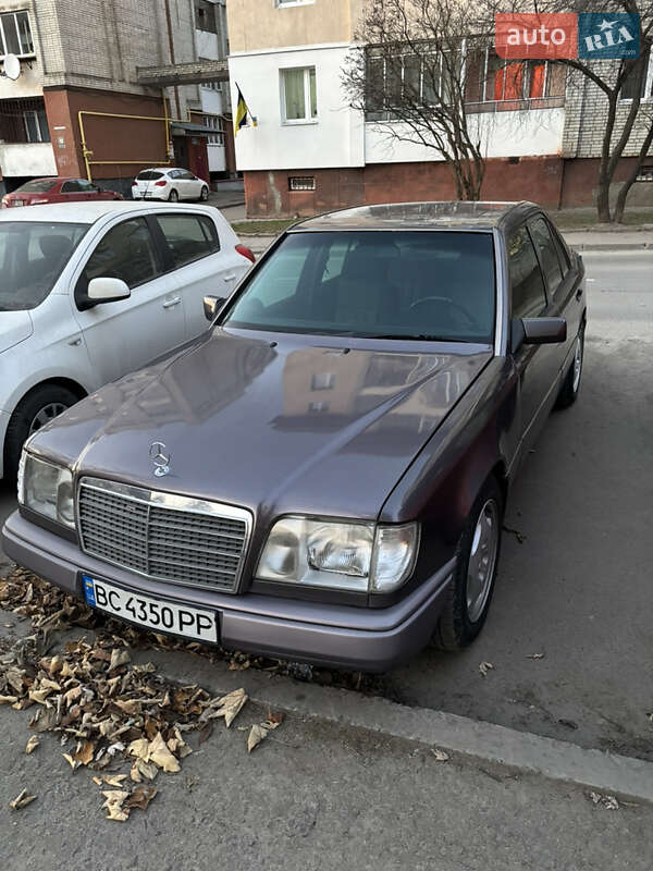 Седан Mercedes-Benz E-Class 1993 в Львові