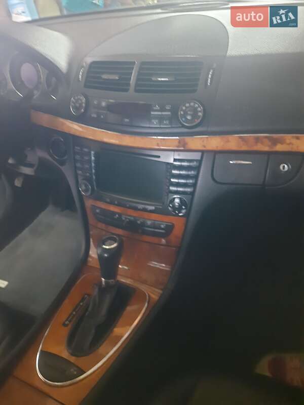 Седан Mercedes-Benz E-Class 2006 в Косові