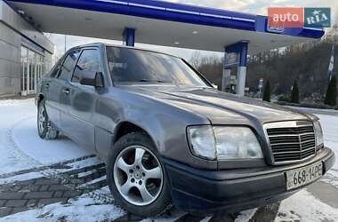 Седан Mercedes-Benz E-Class 1987 в Болехове