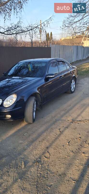 Седан Mercedes-Benz E-Class 2005 в Ужгороді