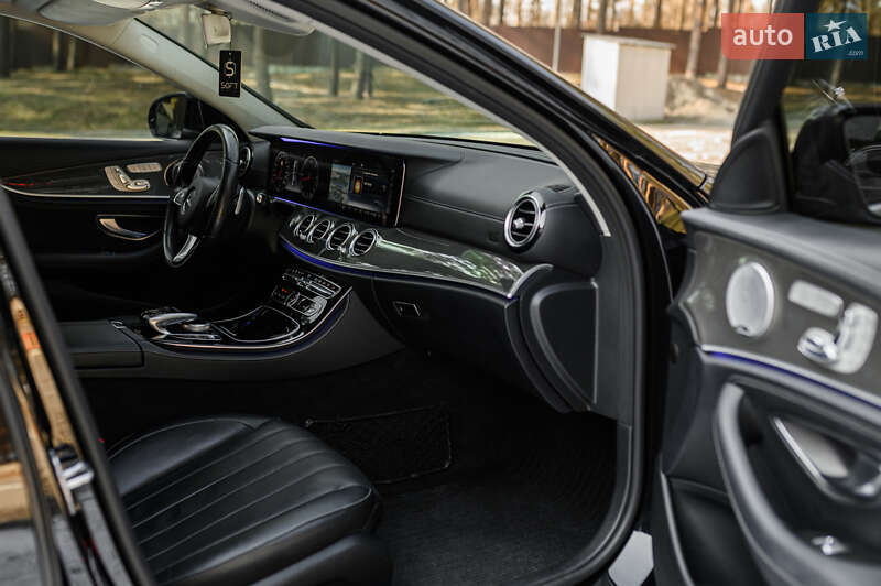 Седан Mercedes-Benz E-Class 2016 в Львові