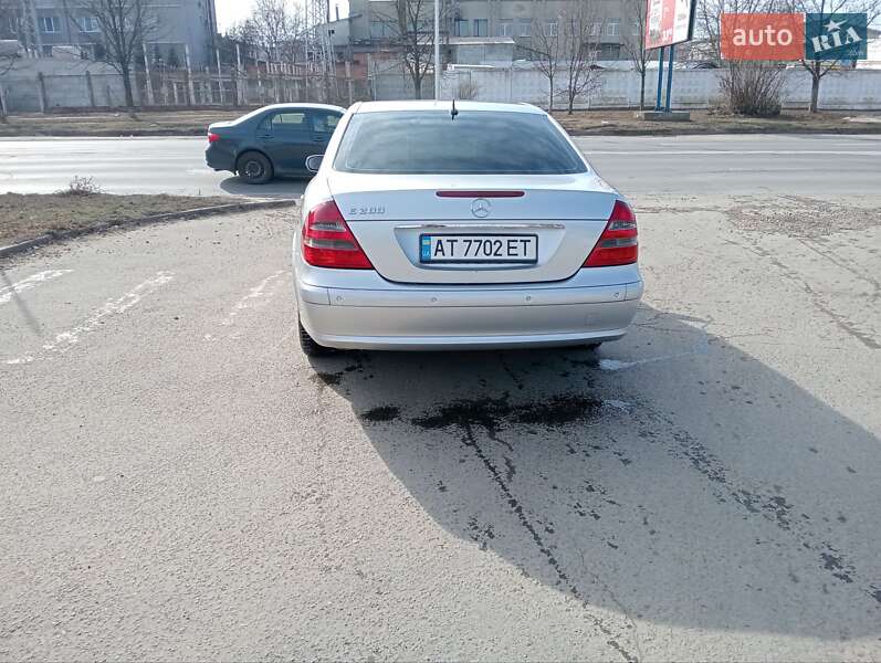 Седан Mercedes-Benz E-Class 2004 в Ивано-Франковске