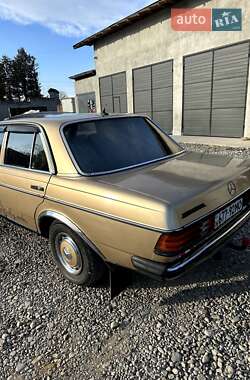 Седан Mercedes-Benz E-Class 1985 в 