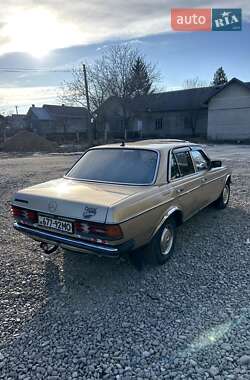 Седан Mercedes-Benz E-Class 1985 в 
