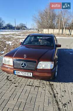 Седан Mercedes-Benz E-Class 1993 в Кореці