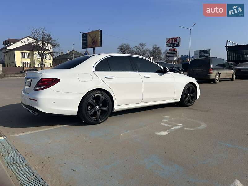 Седан Mercedes-Benz E-Class 2017 в Чернівцях