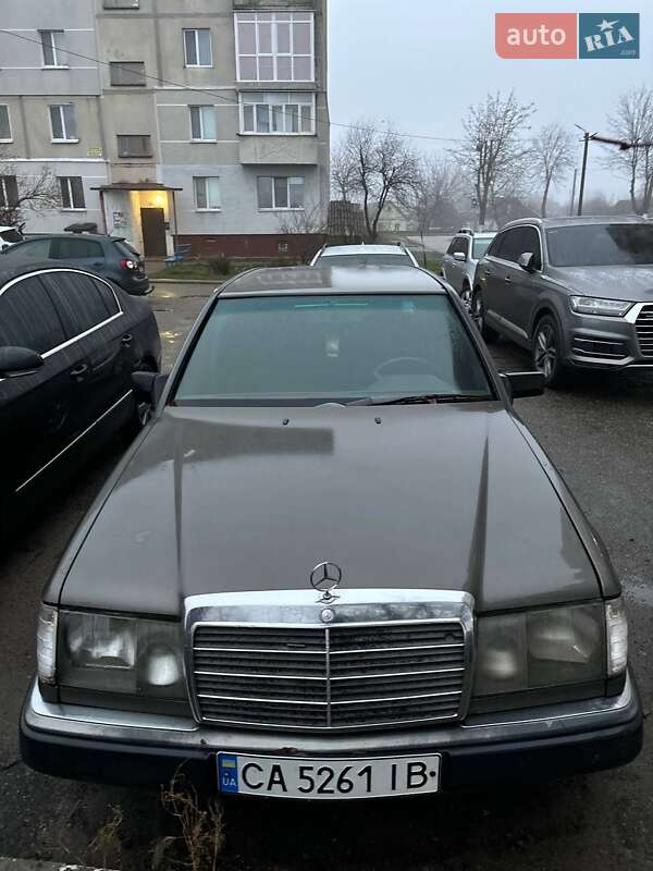 Седан Mercedes-Benz E-Class 1988 в 