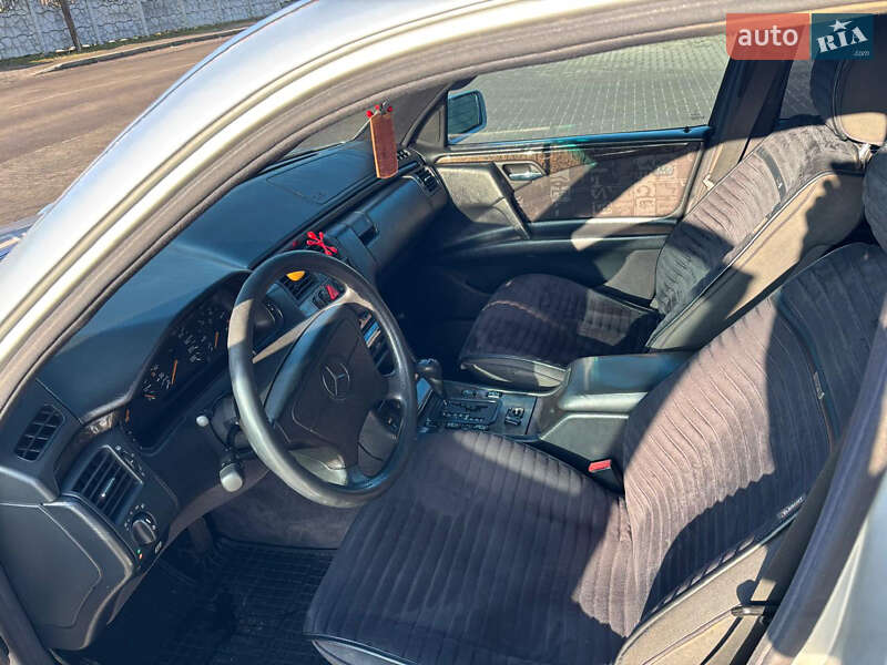 Седан Mercedes-Benz E-Class 1997 в Любешове
