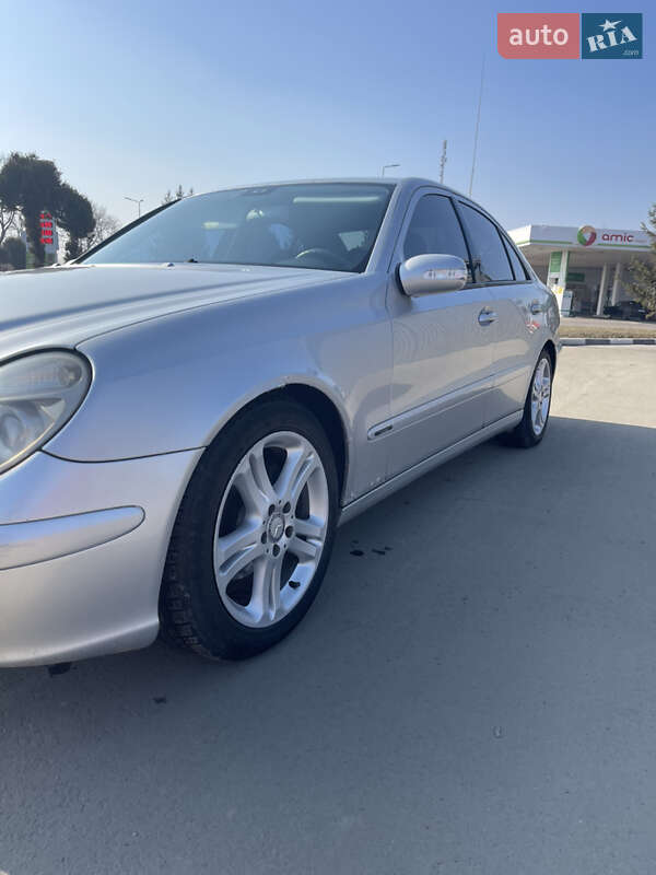 Седан Mercedes-Benz E-Class 2002 в Коломые