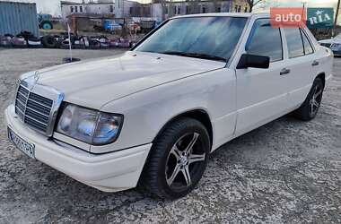 Седан Mercedes-Benz E-Class 1989 в Килии