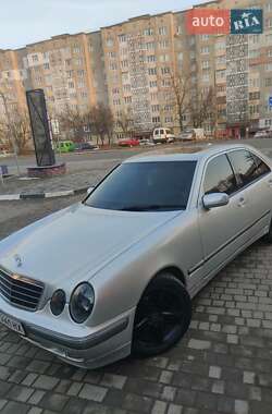 Седан Mercedes-Benz E-Class 2001 в 