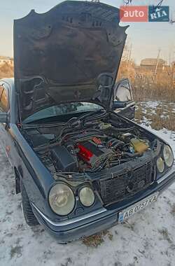 Седан Mercedes-Benz E-Class 1996 в Прилуках