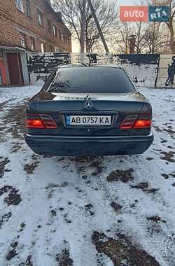 Седан Mercedes-Benz E-Class 1996 в Прилуках