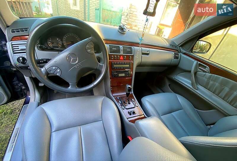 Седан Mercedes-Benz E-Class 2001 в Владимире