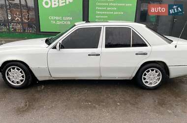 Седан Mercedes-Benz E-Class 1986 в Києві