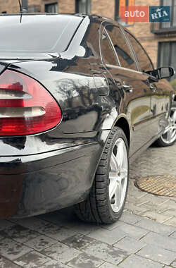 Седан Mercedes-Benz E-Class 2002 в 