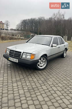 Седан Mercedes-Benz E-Class 1985 в Львові