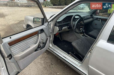 Седан Mercedes-Benz E-Class 1986 в Каменец-Подольском