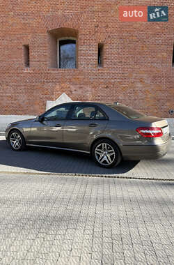 Седан Mercedes-Benz E-Class 2012 в 