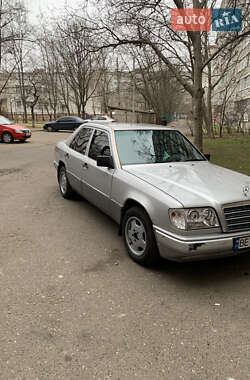 Седан Mercedes-Benz E-Class 1993 в Миколаєві