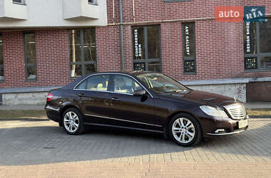 Седан Mercedes-Benz E-Class 2010 в Львові