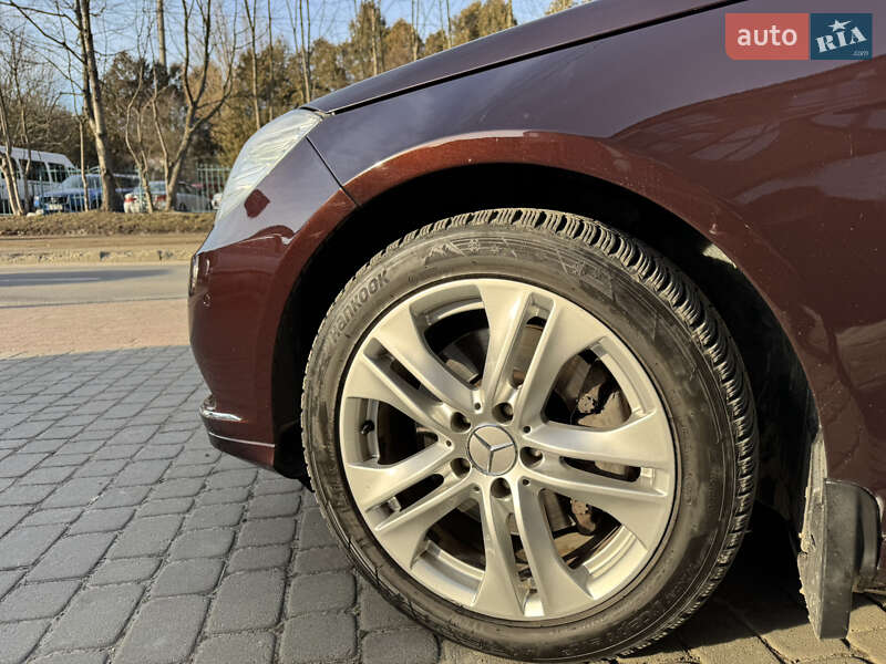 Седан Mercedes-Benz E-Class 2010 в Львове