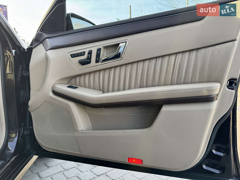 Седан Mercedes-Benz E-Class 2010 в Львове