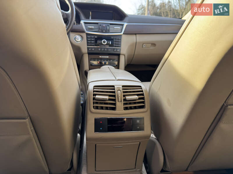 Седан Mercedes-Benz E-Class 2010 в Львове